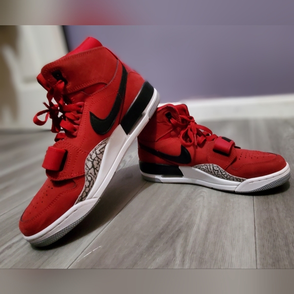 Nike Air Jordan Legacy 312 Toro AV3922-601 Basketball Shoes Mens SZ: 8.5 - Picture 1 of 6